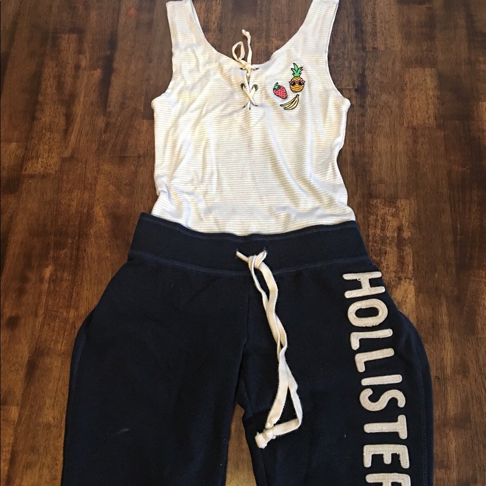 “Hollister” Women’s pants & blouse 🔥